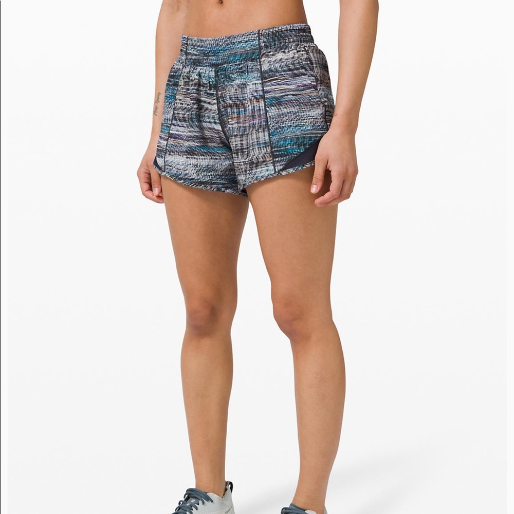 NWT lululemon hotty hot shorts 4”